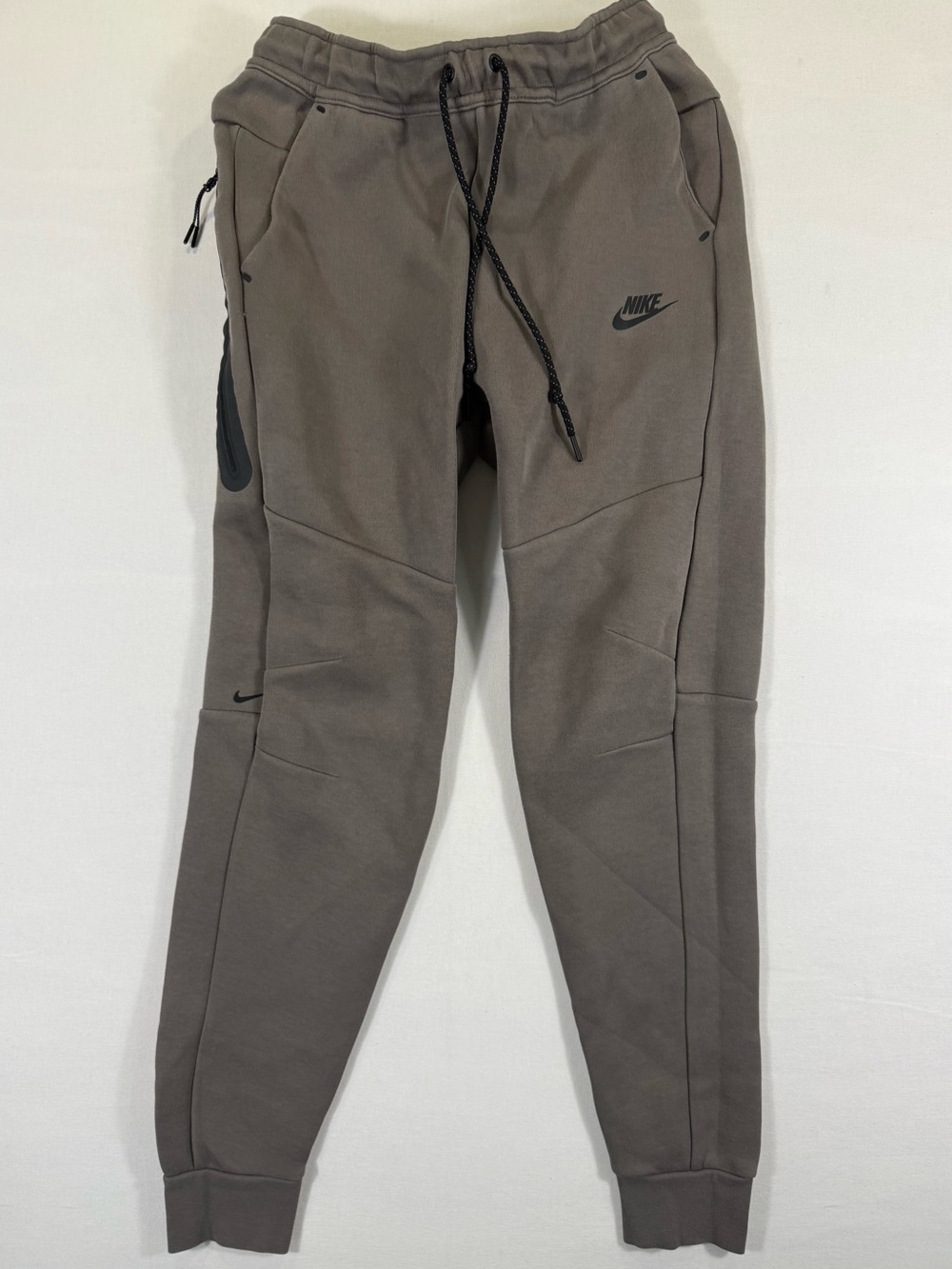 Nike Men's Taupe/Charcoal Slim Cargo Joggers